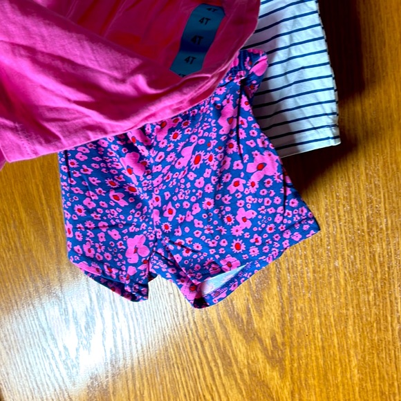 Three piece toddler outfit from Carters - Picture 2 of 3